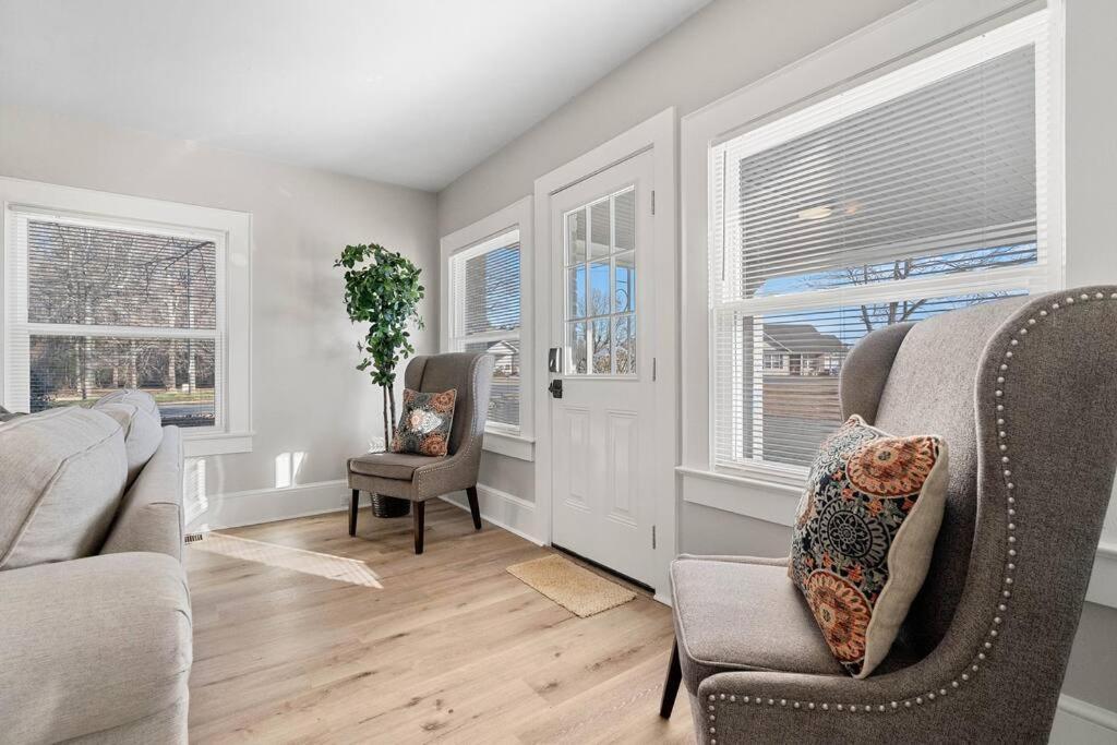 シャーロット Cozy 4B Retreat Near Uptown King Beds Sleeps 12ヴィラ エクステリア 写真